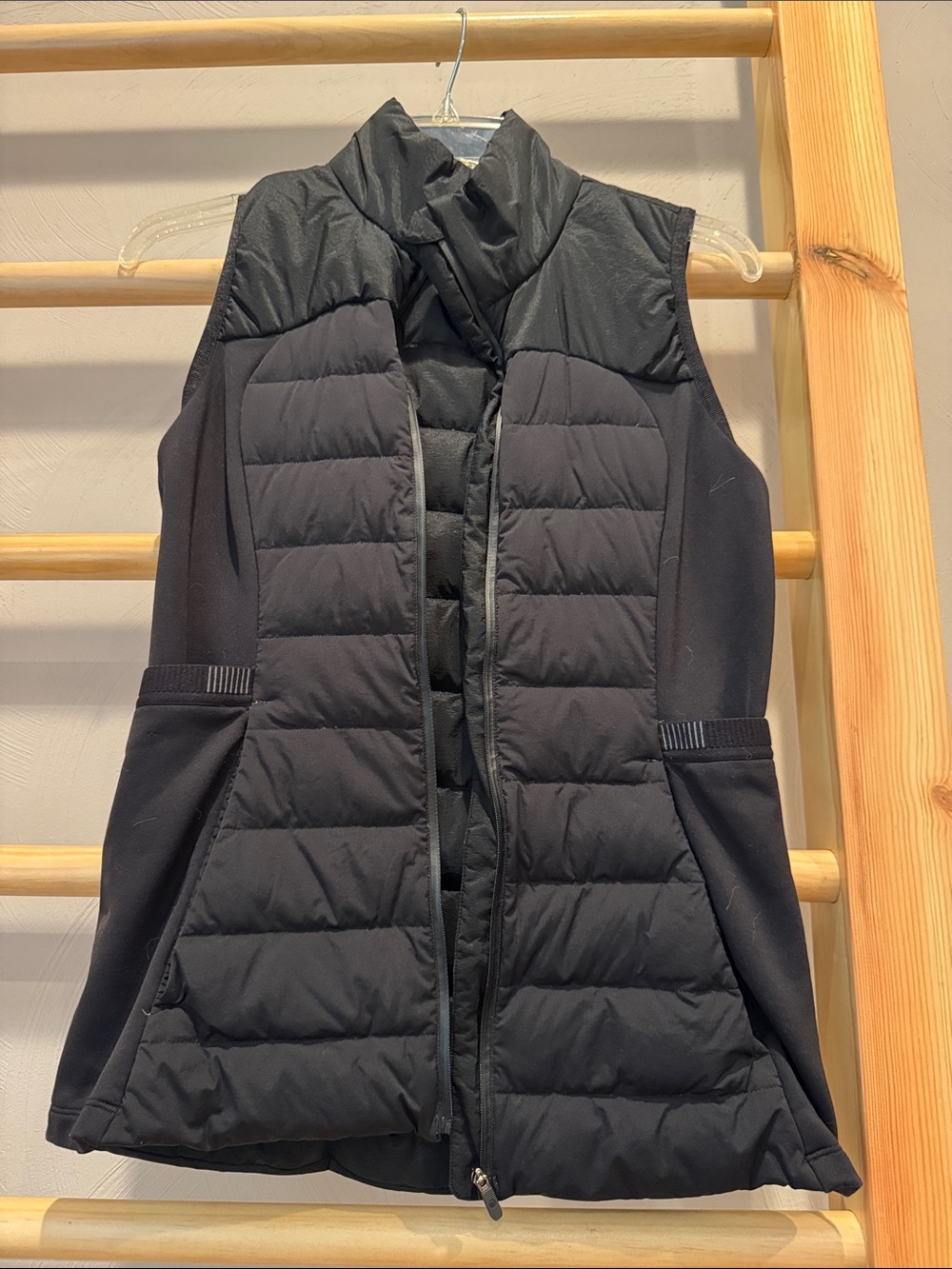 Lululemon Black Quilted Women's Vest Jacket - Lightweight Puffer Style